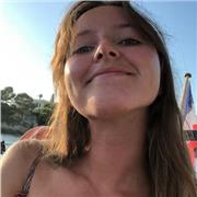 12 ans d'apprentissage de l'anglais dont 1 an et 6 mois passé en Angleterre, actuellement en Licence internationale d'économie, je suis passionnée par cette belle langue et par l'Angleterre, je serais ravie de partager mon savoir et faire parler cette lan